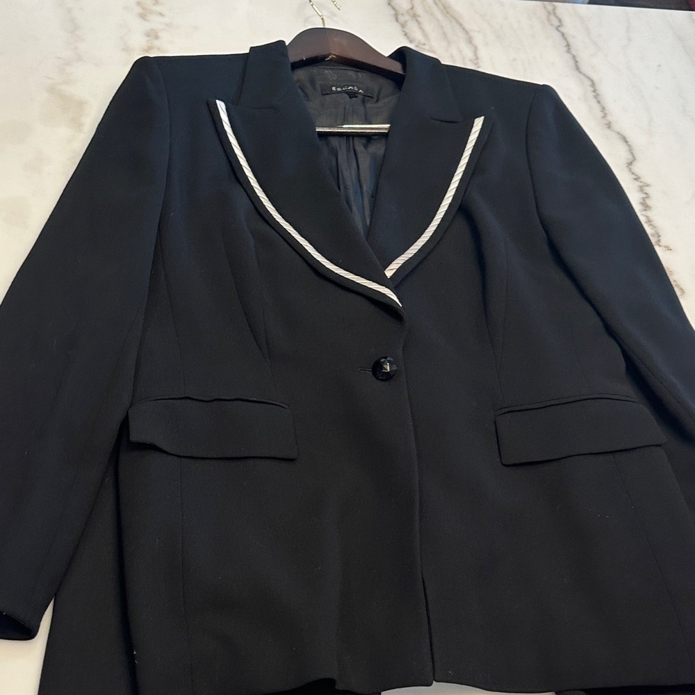 EUC Escada Women’s Black/White ‘Tuxedo’ Suit - Picture 3 of 16